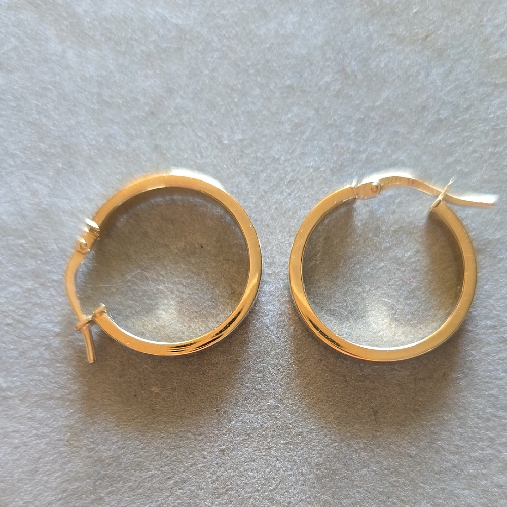 Classic 14k Gold Hoop Earrings